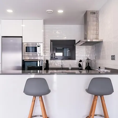 Apartment 3058 Lamar 3058 *
